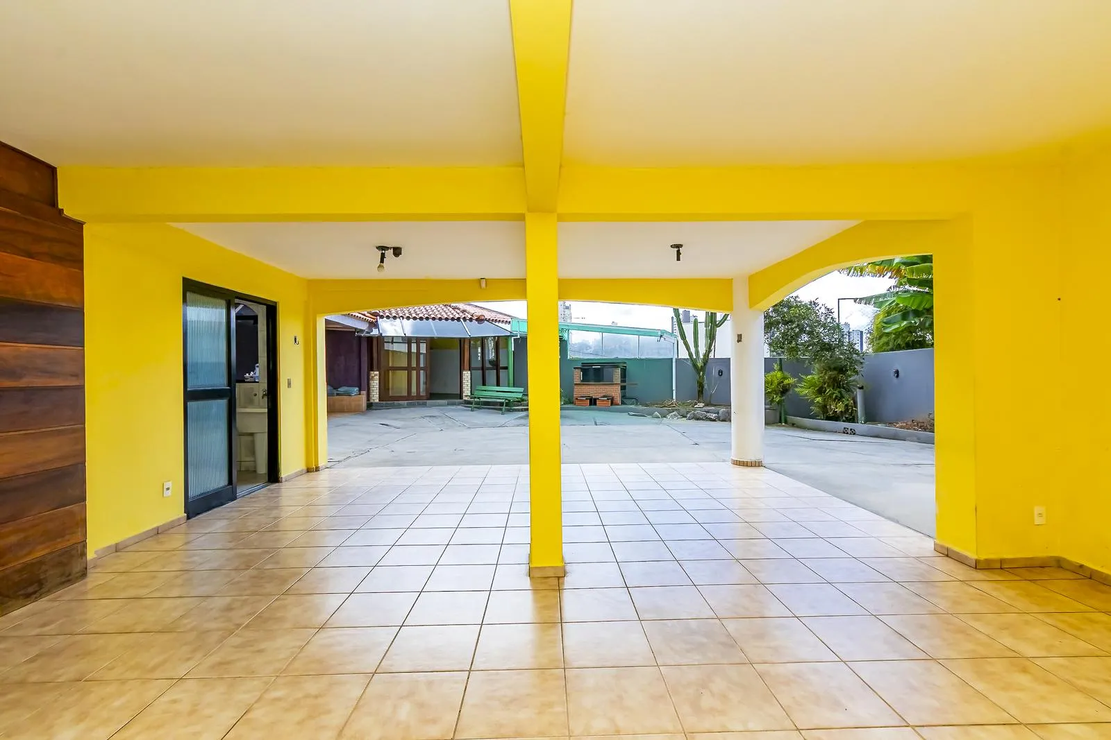 3-bedroom house with a separate kitchen and gas stove — photo 36