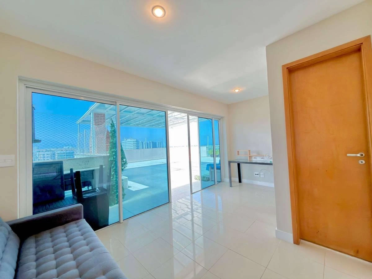 3-bedroom apartment in a building with a gym — photo 25