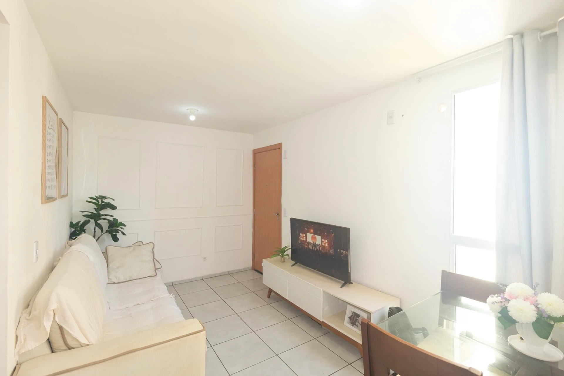 Furnished 2-bedroom apartment with an open-air pool — photo 9
