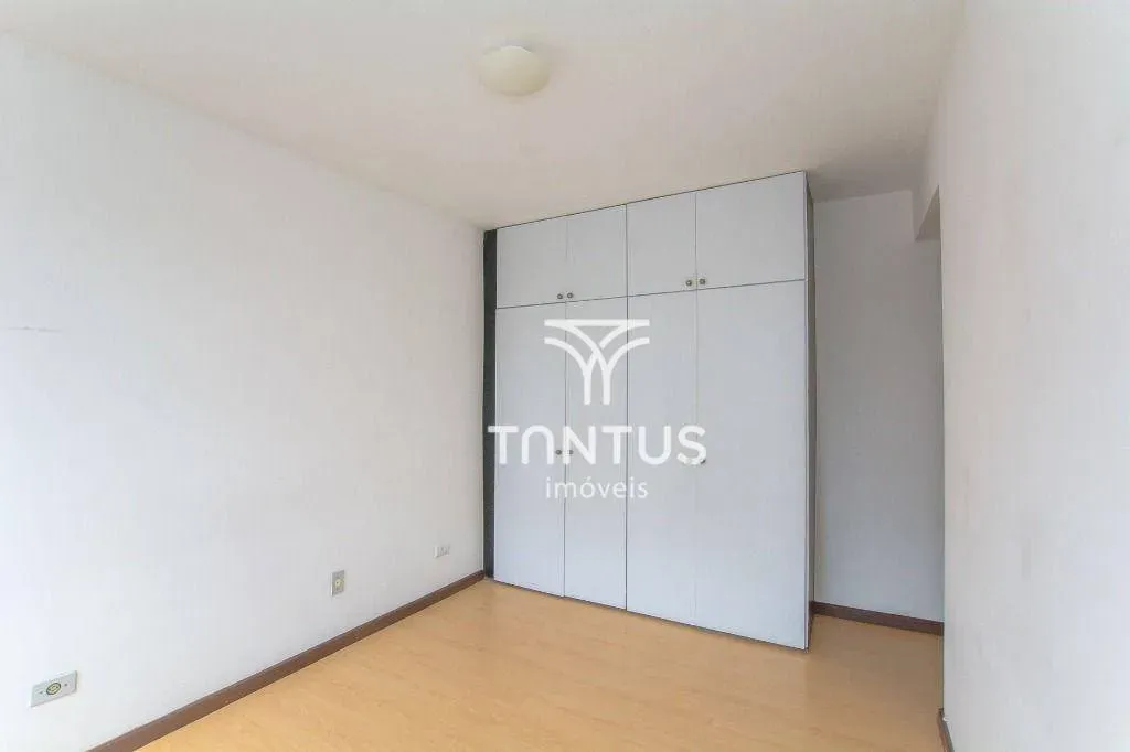 Wood or laminate floors in a 2-bedroom apartment, 66 m² — photo 30