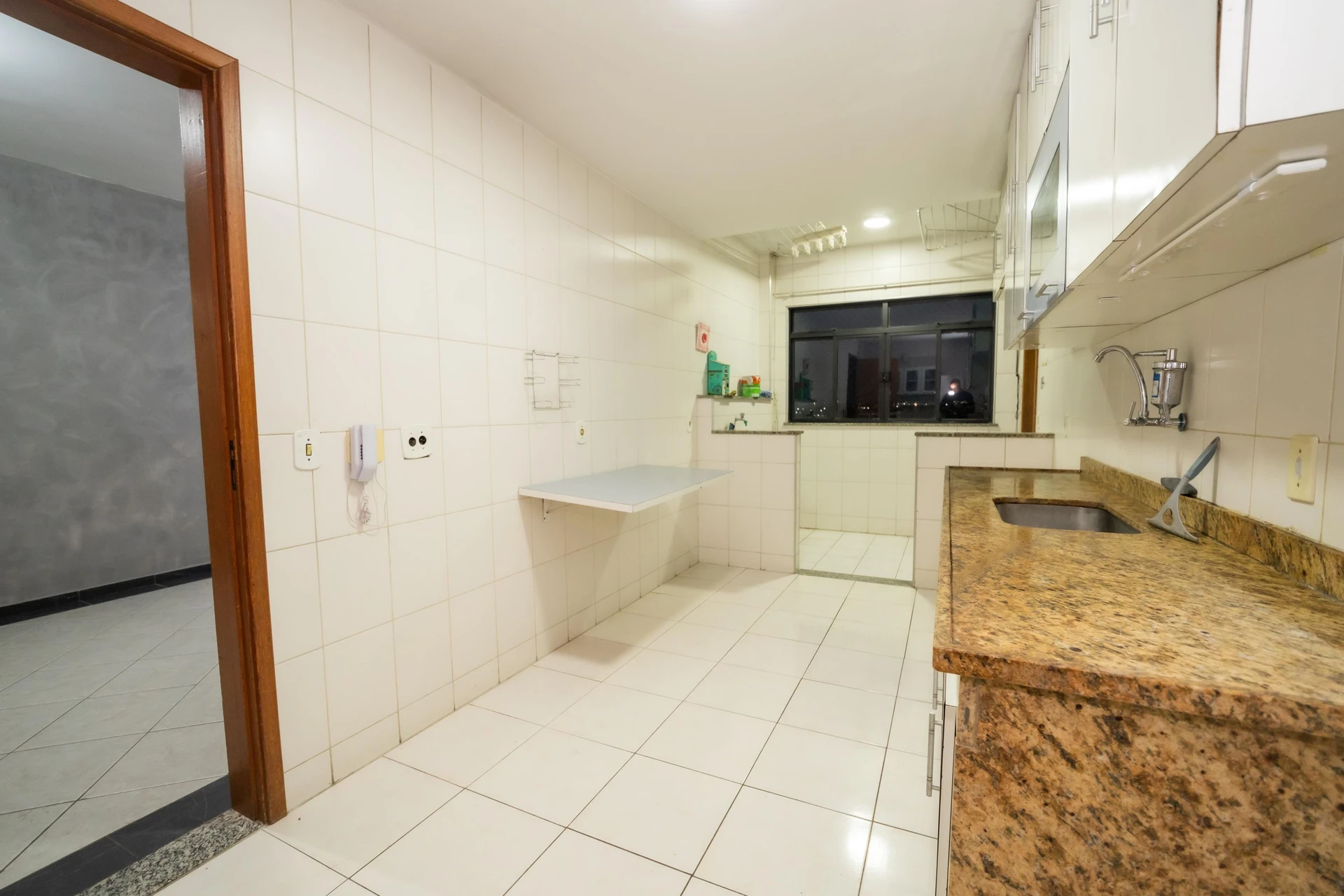 Glass-enclosed balcony in a 4-bedroom apartment, 110 m² — photo 2