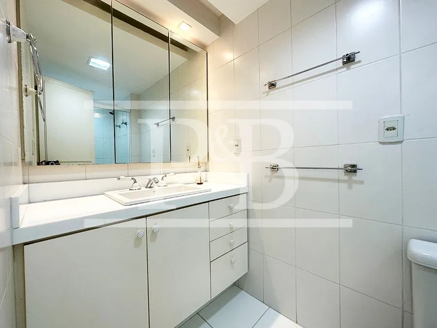 Apartamento com 2 quartos e varanda de vidro fechada — photo 19