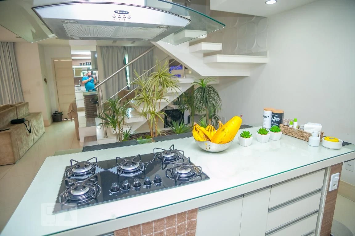 Власний басейн та 4 спальні: будинок 330 м² — photo 25