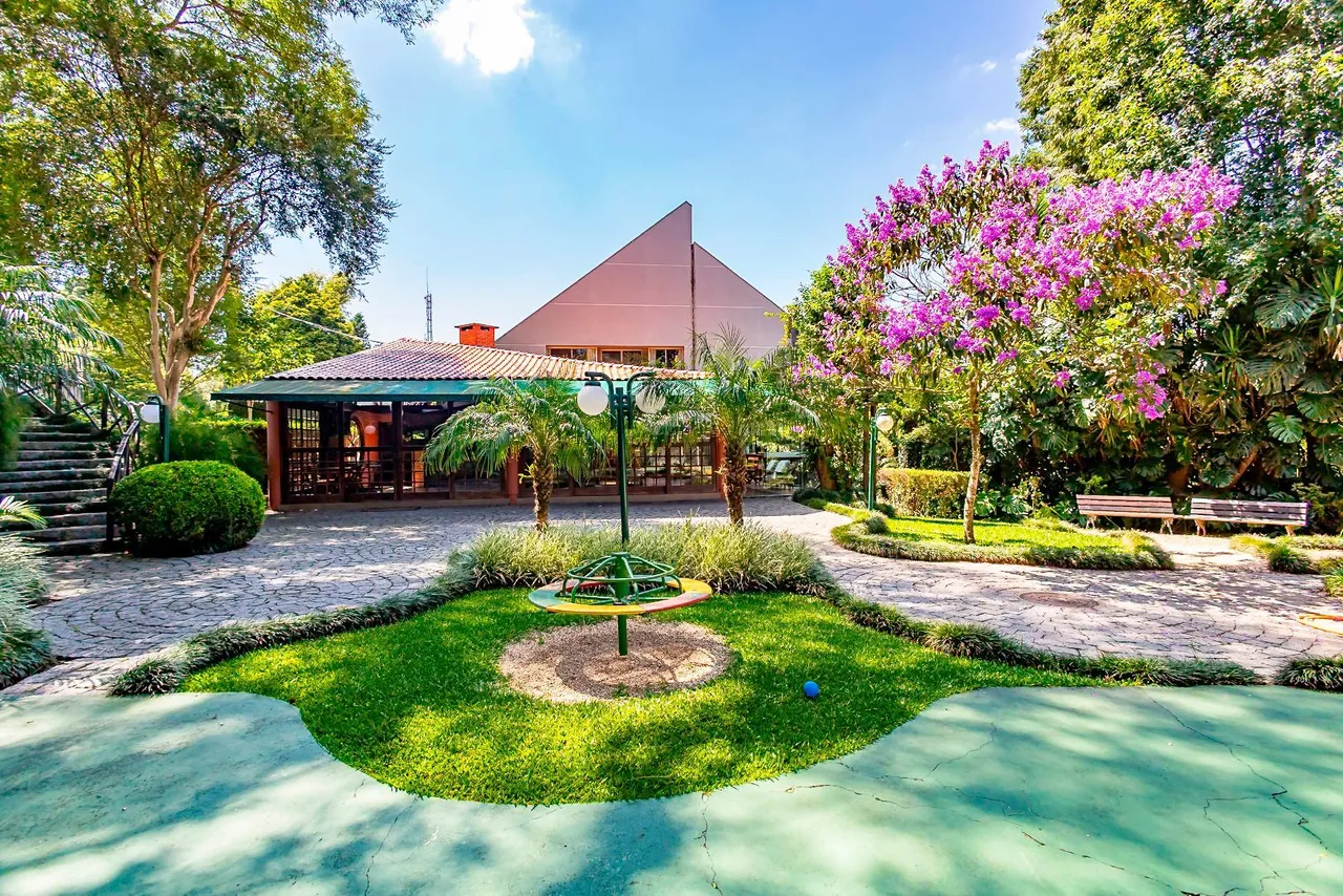 House with 3 bedrooms and 5 bathrooms, 477 m² — photo 16