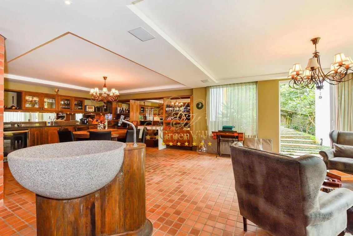 House with 4 en-suite bedrooms and private BBQ — photo 26