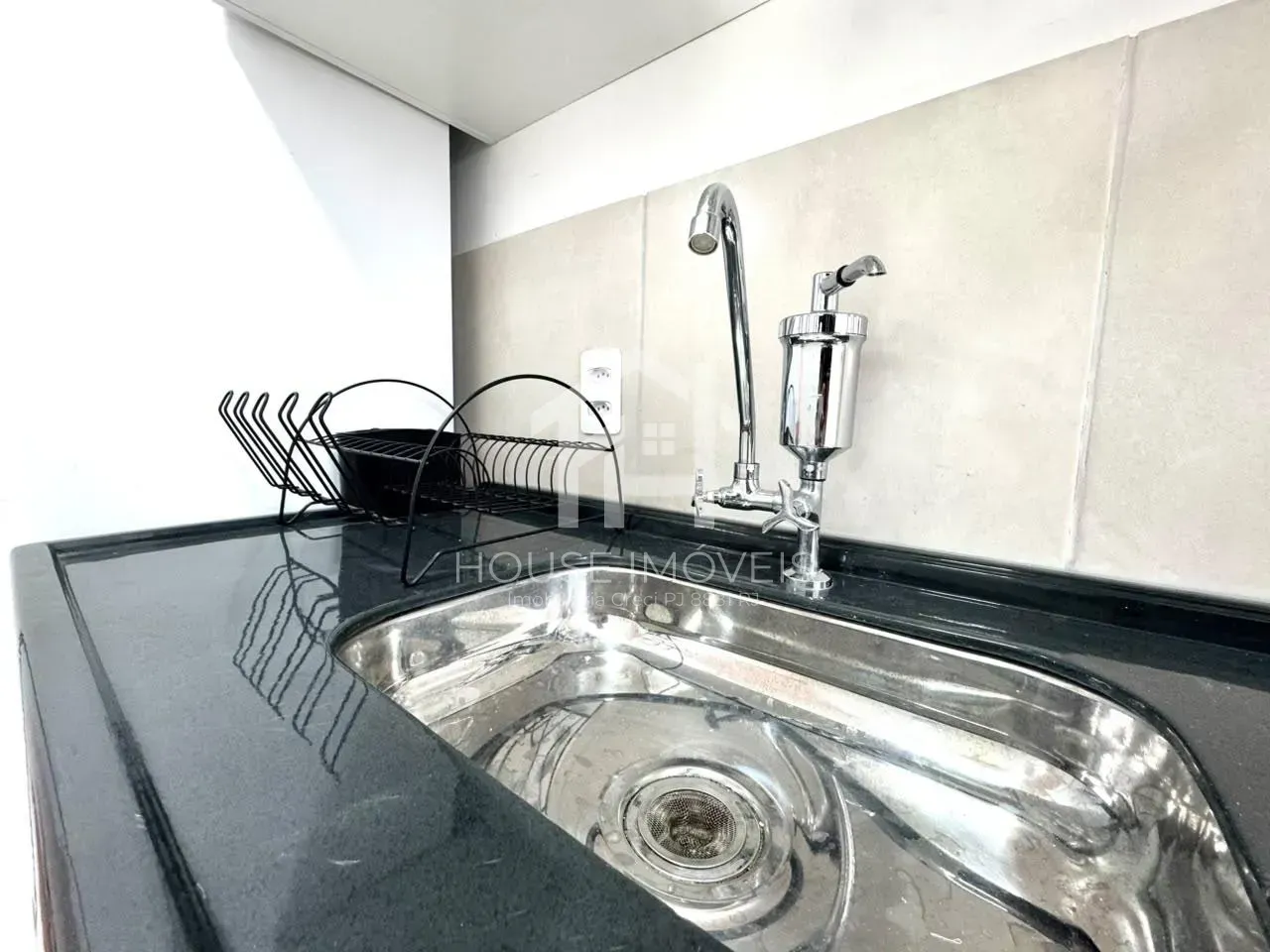 Квартира з меблями: 2 спальні, балкон і паркомісце — photo 12