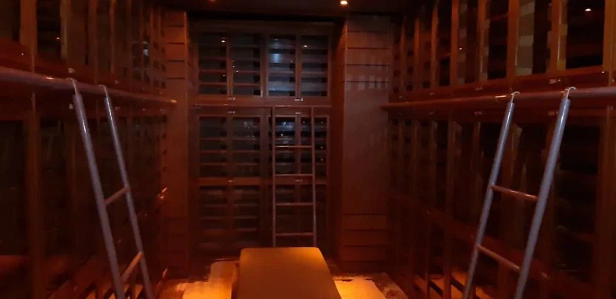 Unfurnished apartment with 4 bedrooms and 5 bathrooms — photo 33