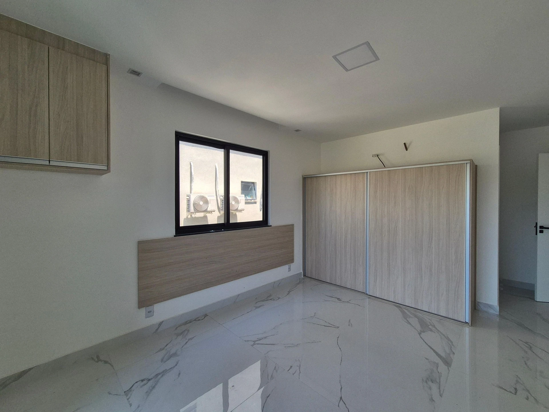 Ventanales de piso a techo y 5 dormitorios: casa de 403 m² — photo 41