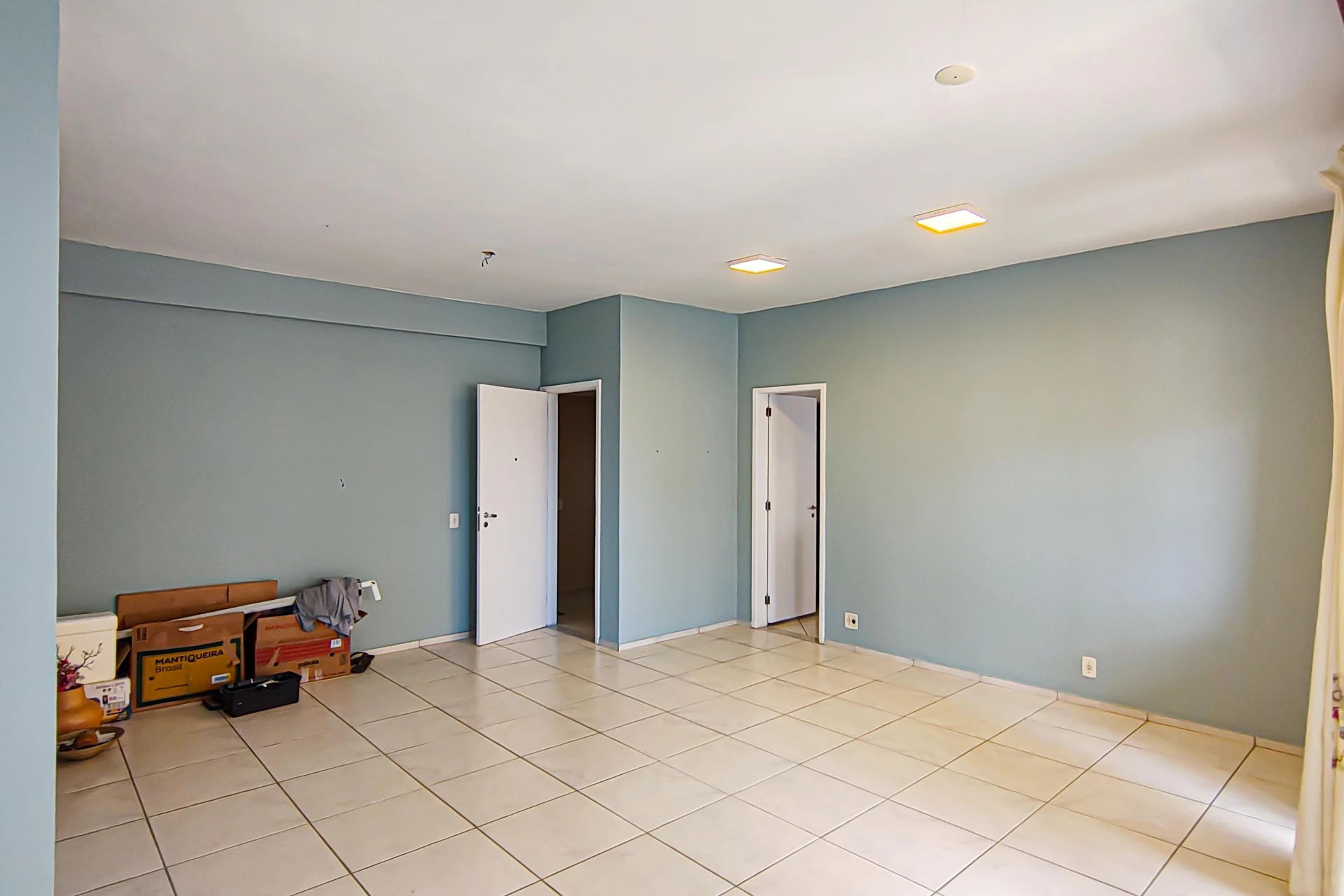 3-bedroom apartment in a building with a gym — photo 14
