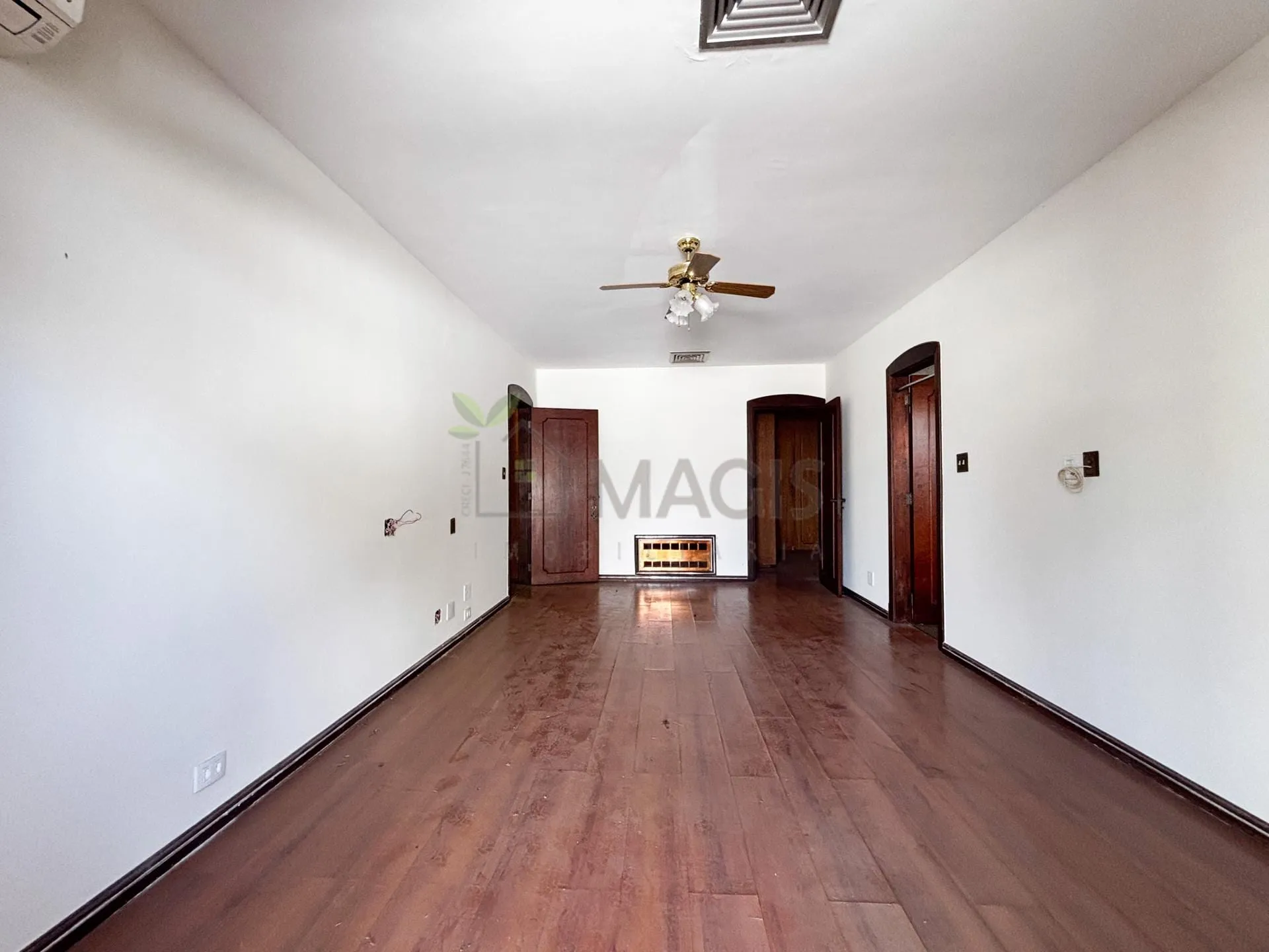 Будинок 604 м² з 4 спальнями та 4 ванними кімнатами — photo 46