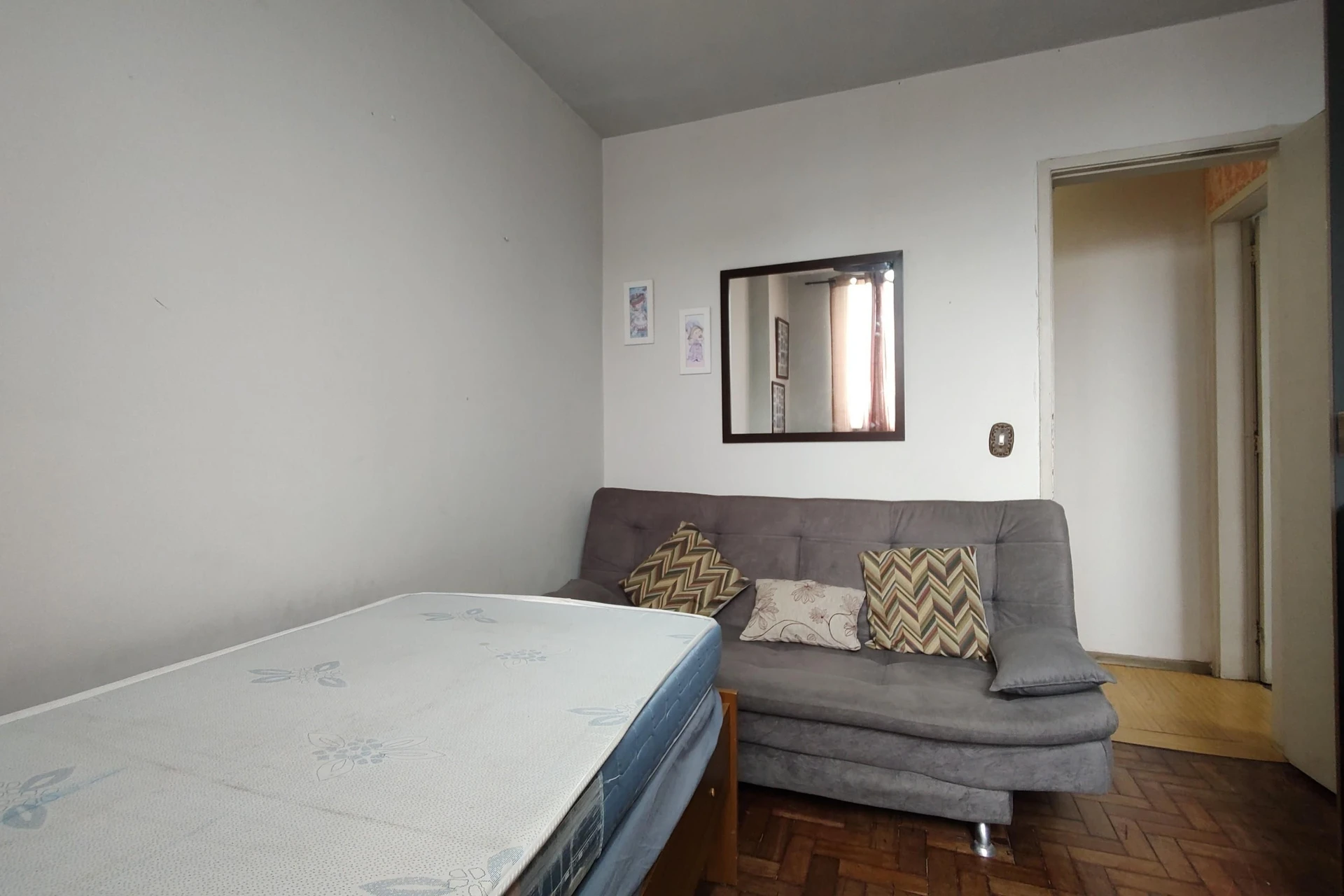 Furnished 2-bedroom apartment with a balcony — photo 27