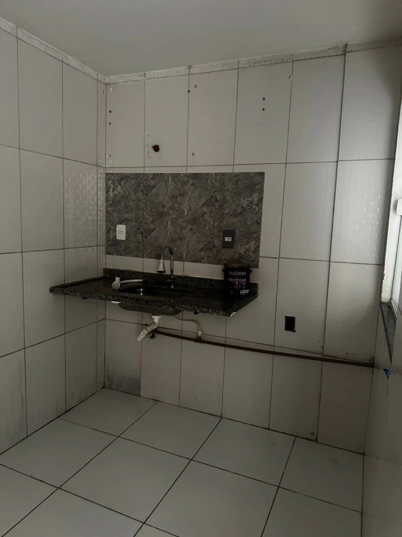 Unfurnished 2-bedroom apartment with laundry area — photo 11