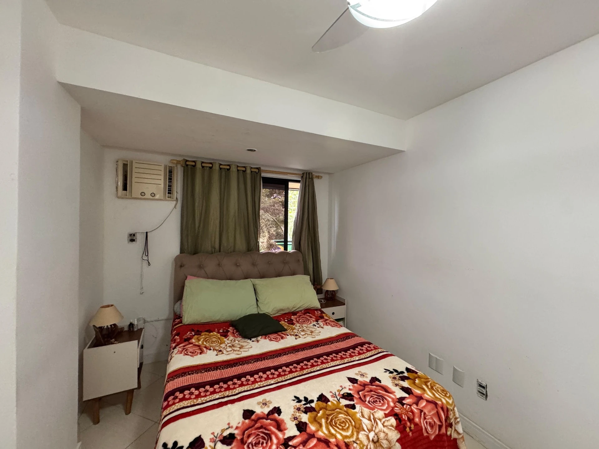 Walk-in closet in a 3-bedroom apartment, 130 m² — photo 11