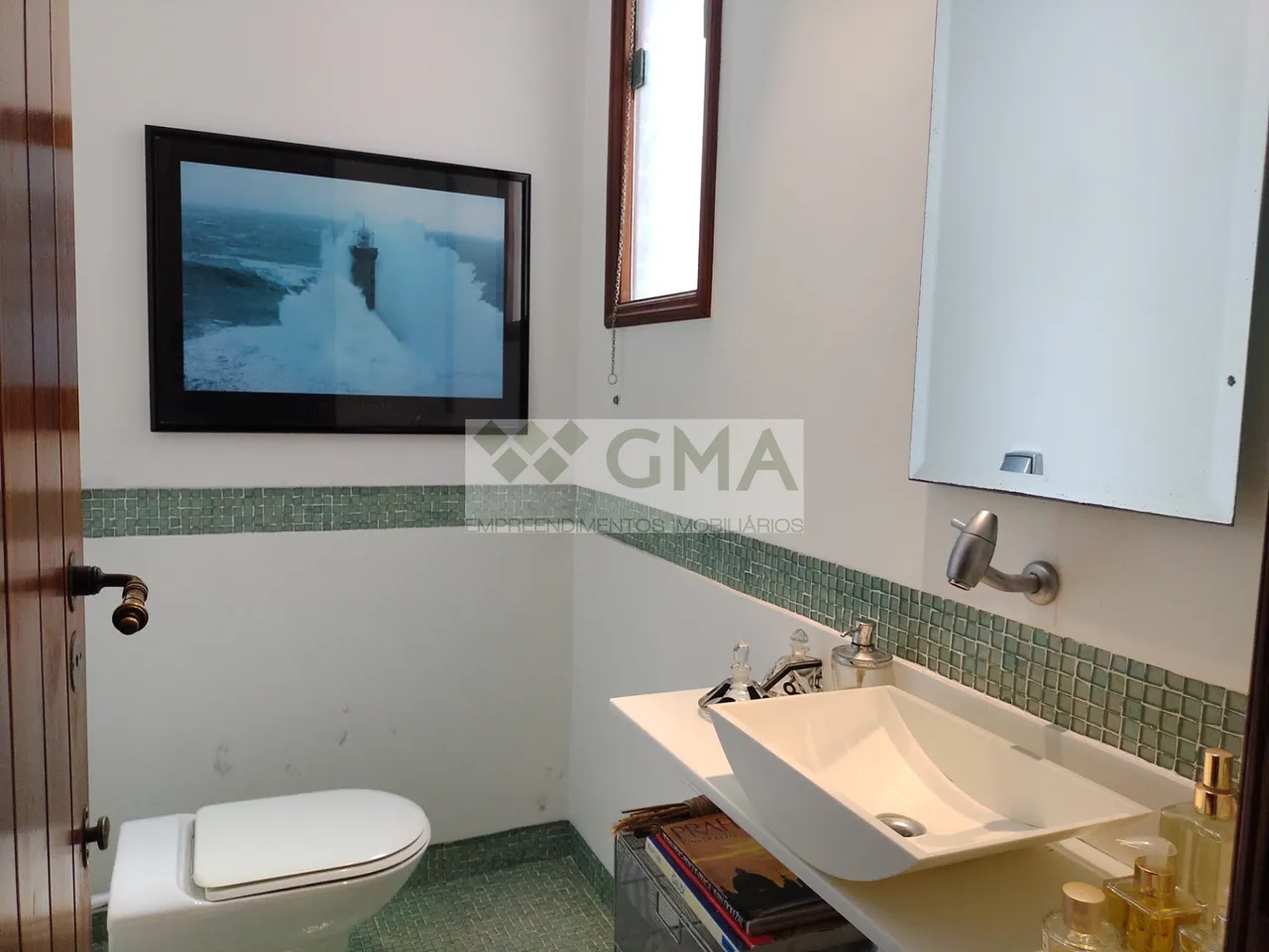 Casa com 5 quartos e fogão a gás na cozinha fechada — photo 4