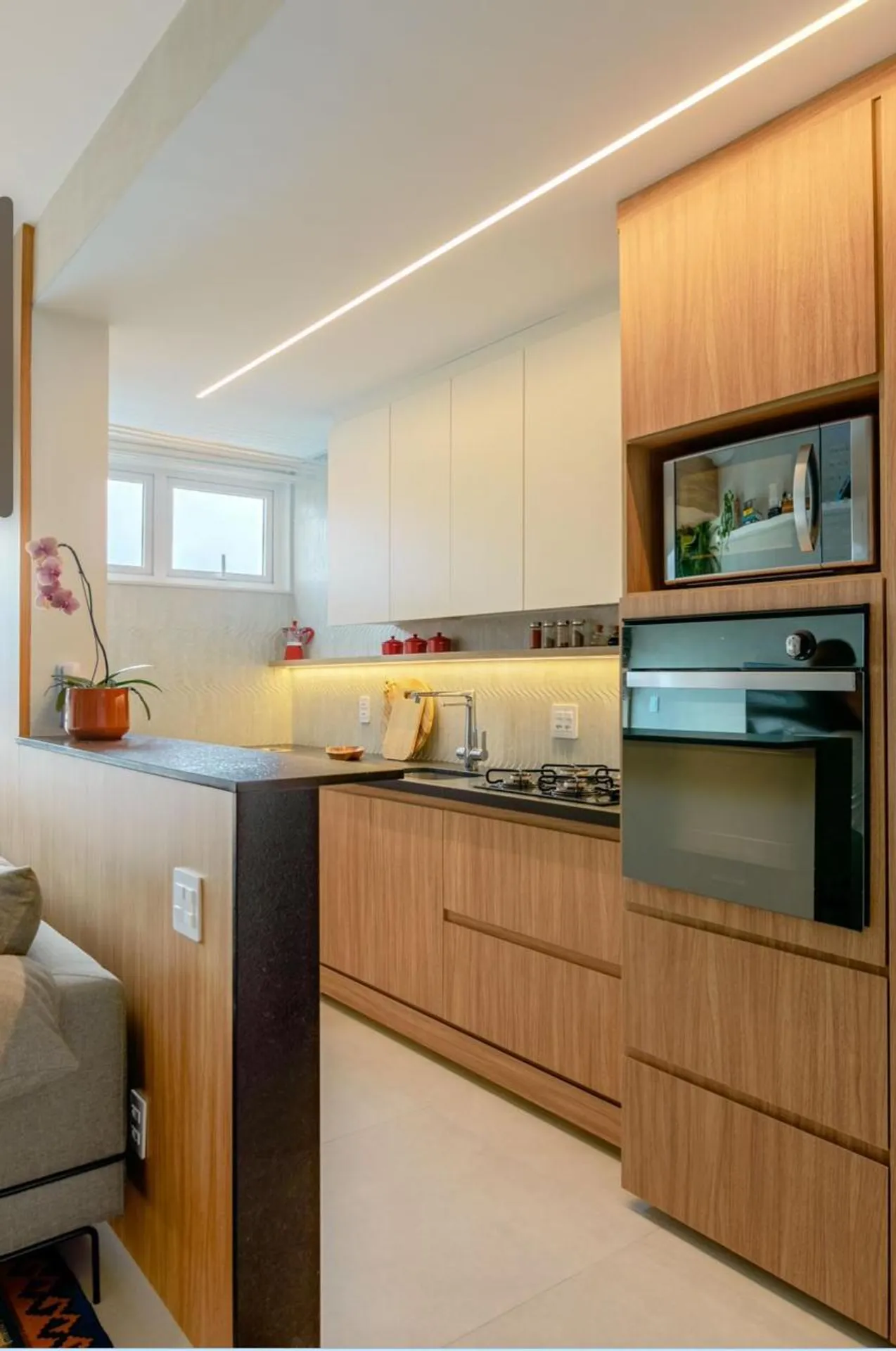 Furnished apartment, 80 m², with floor-to-ceiling windows — photo 15