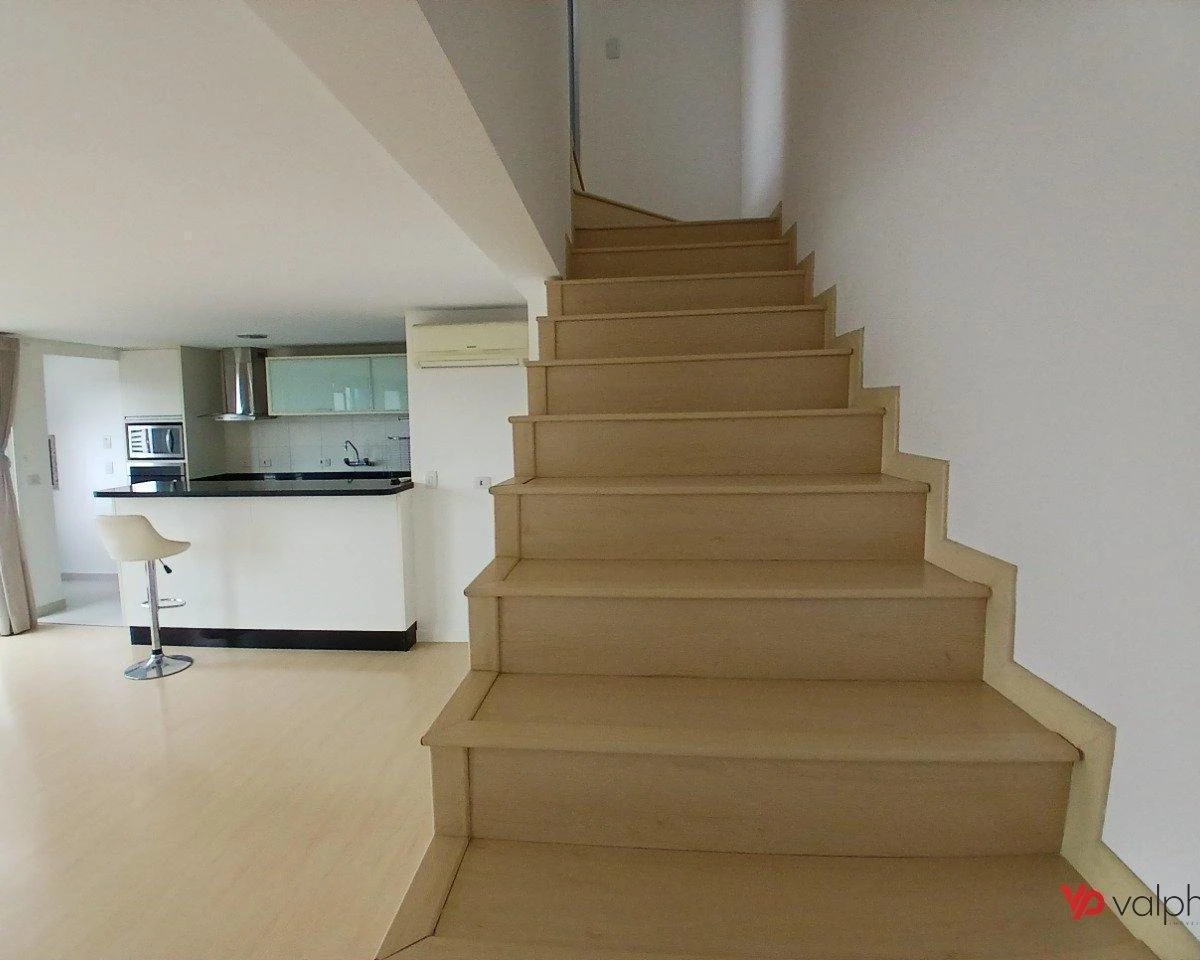 Home office in a 2-bedroom apartment, 105 m² — photo 3