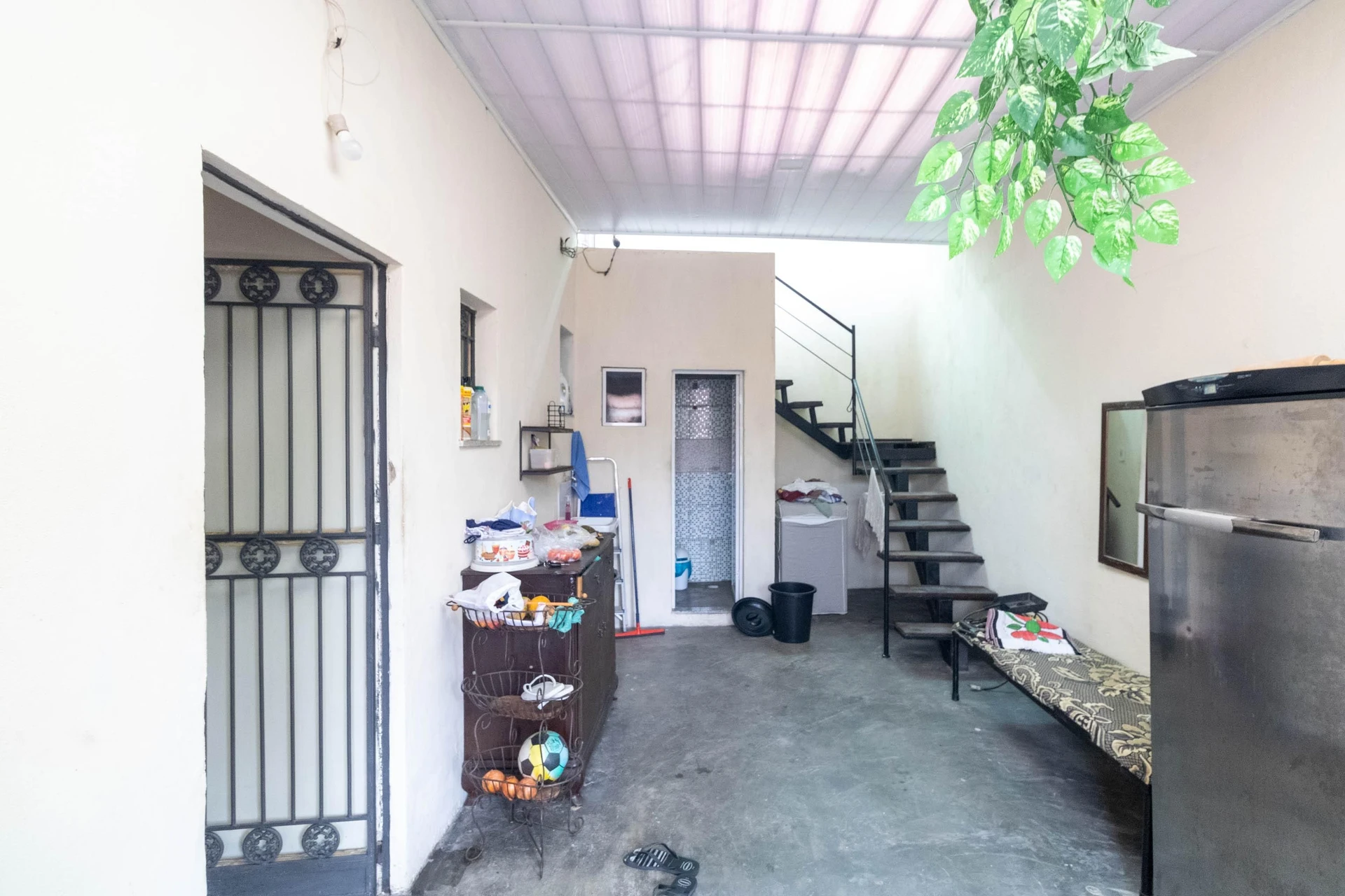 Furnished house with 1 bedroom and 1 bath plus parking — photo 12