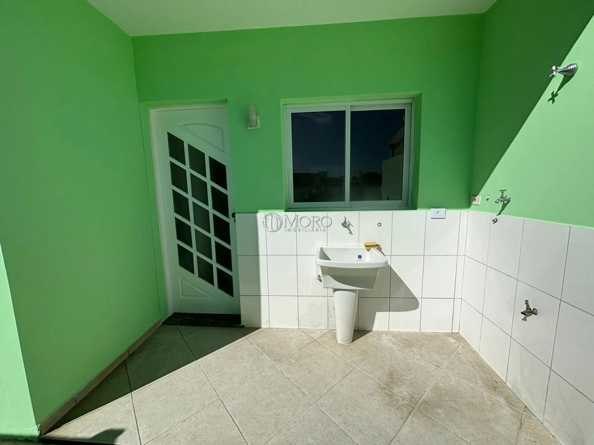 Townhouse with a closed kitchen and 3 bedrooms — photo 17