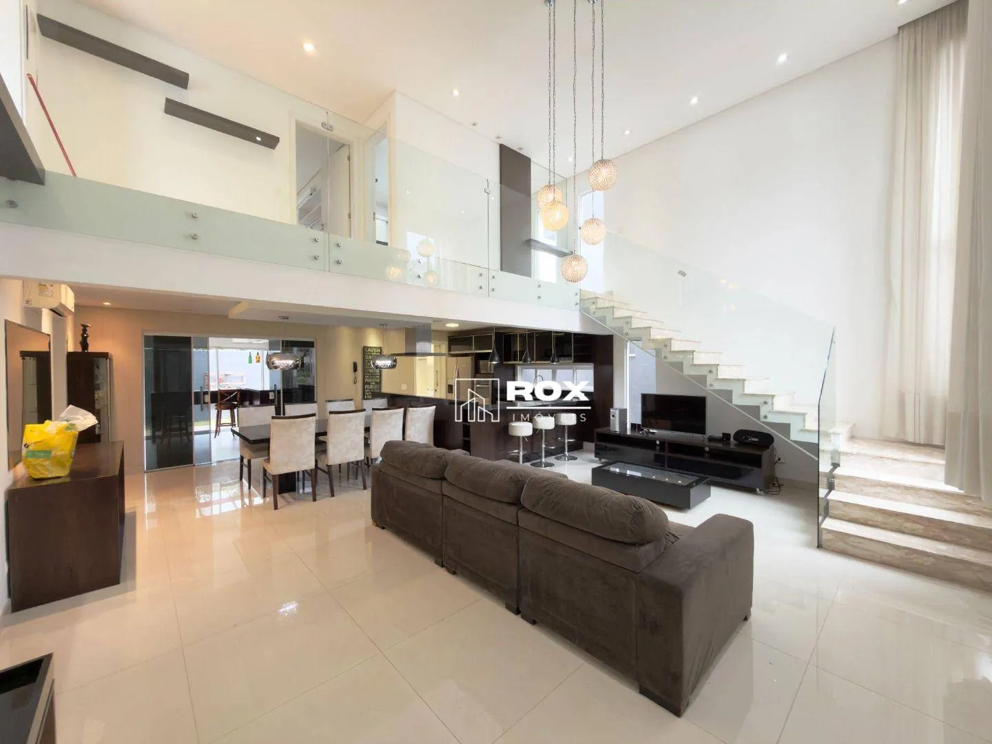 Furnished 322 m² house with 3 bedrooms and private garden — photo 3