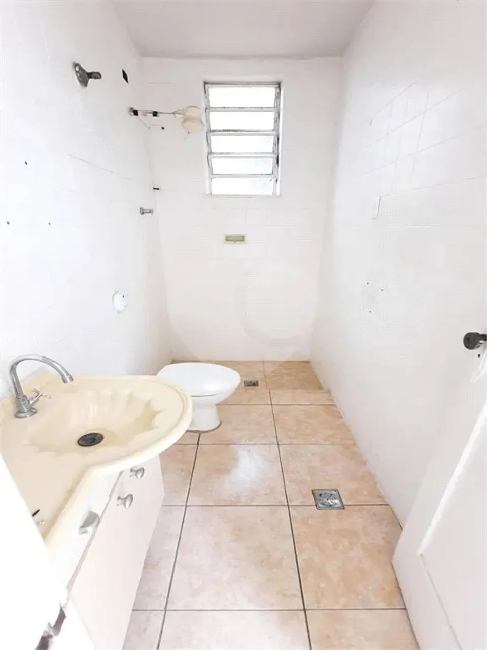 Casa sem mobília com cozinha separada e 5 quartos — photo 15