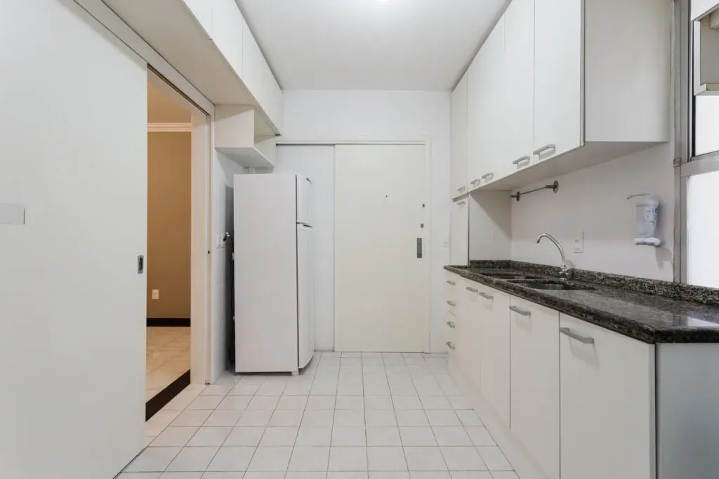 One-bedroom apartment with a home office in Florianópolis — photo 11