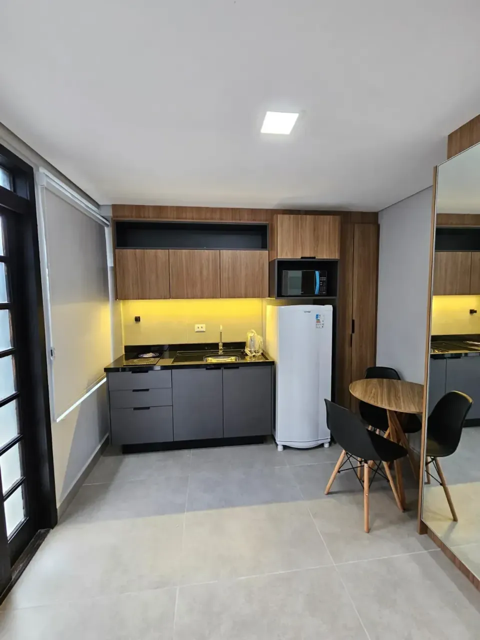 1-bedroom apartment with an equipped kitchenette corner — photo 9