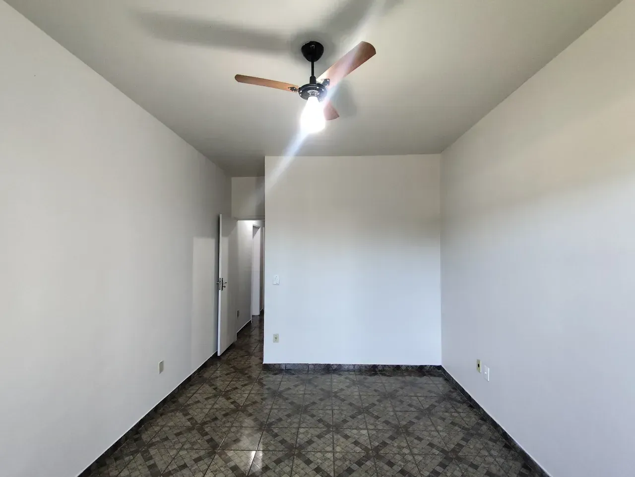 Unfurnished apartment with 2 bedrooms and a washing machine — photo 13