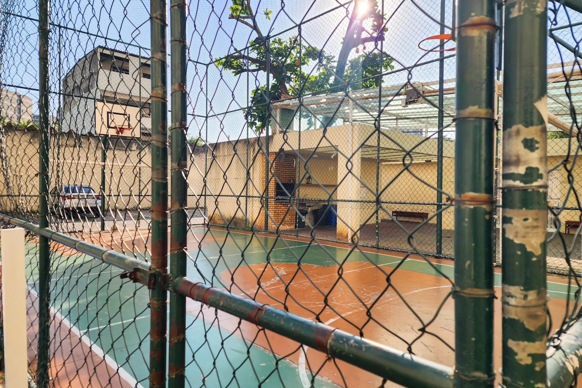 2-bedroom apartment in a building with a gym — photo 32
