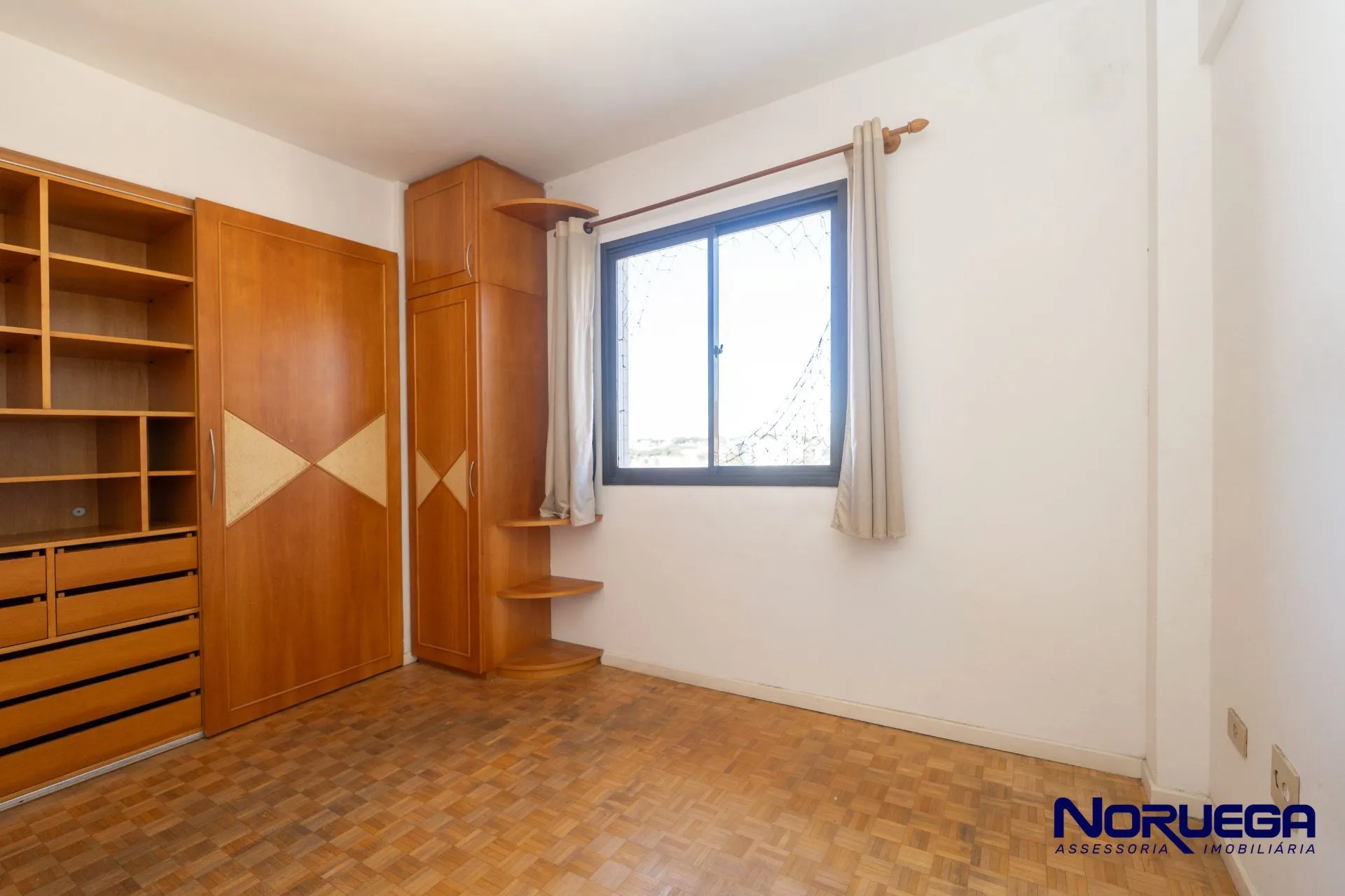 Невмебльована квартира з 3 спальнями та закритою кухнею — photo 23