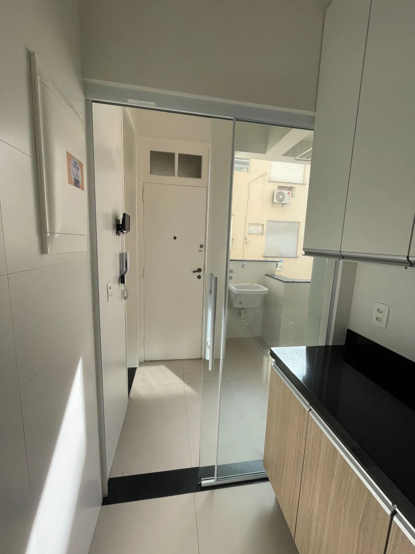 Apartment with open-plan kitchen, 3 bedrooms and parking — photo 27