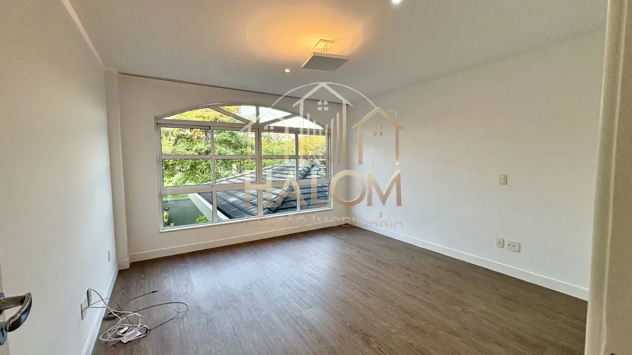 Rental house with 5 bedrooms and 5 bathrooms — photo 33