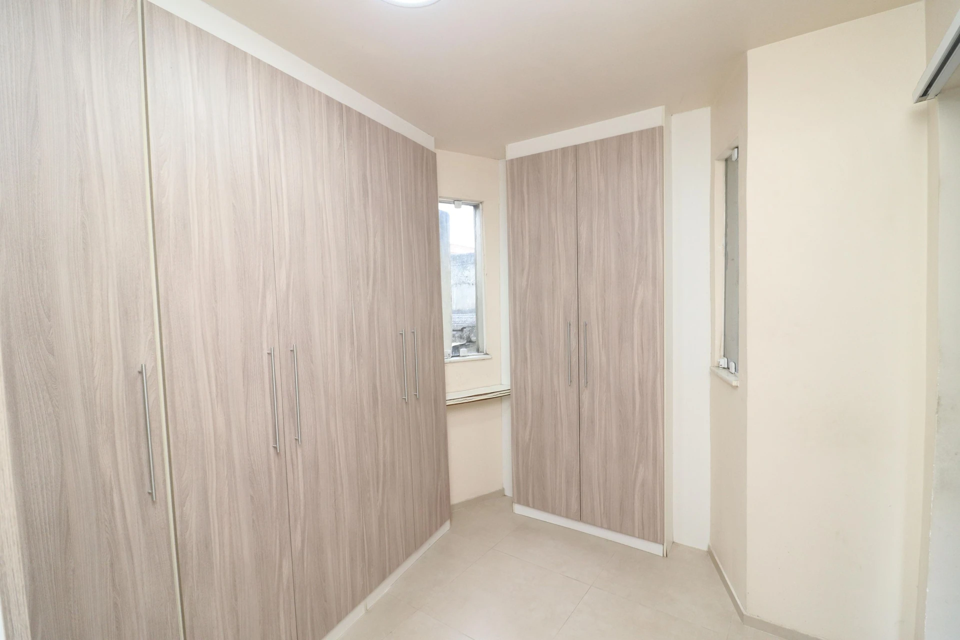 House with 4 suites and 3 parking spaces with private garden — photo 22