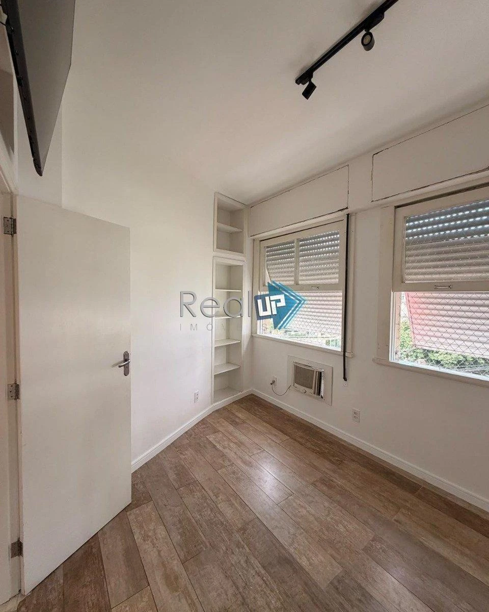 Apartment, 52 m², with floor-to-ceiling windows — photo 23