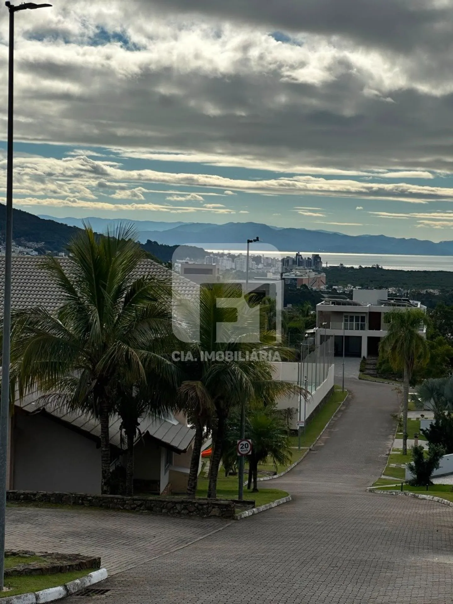 Furnished house with 6 bedrooms and 650 m² total — photo 15