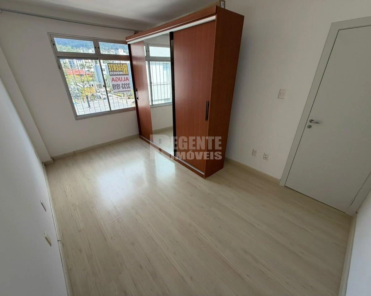 Apartment, 65 m², with wood or laminate floors — photo 3