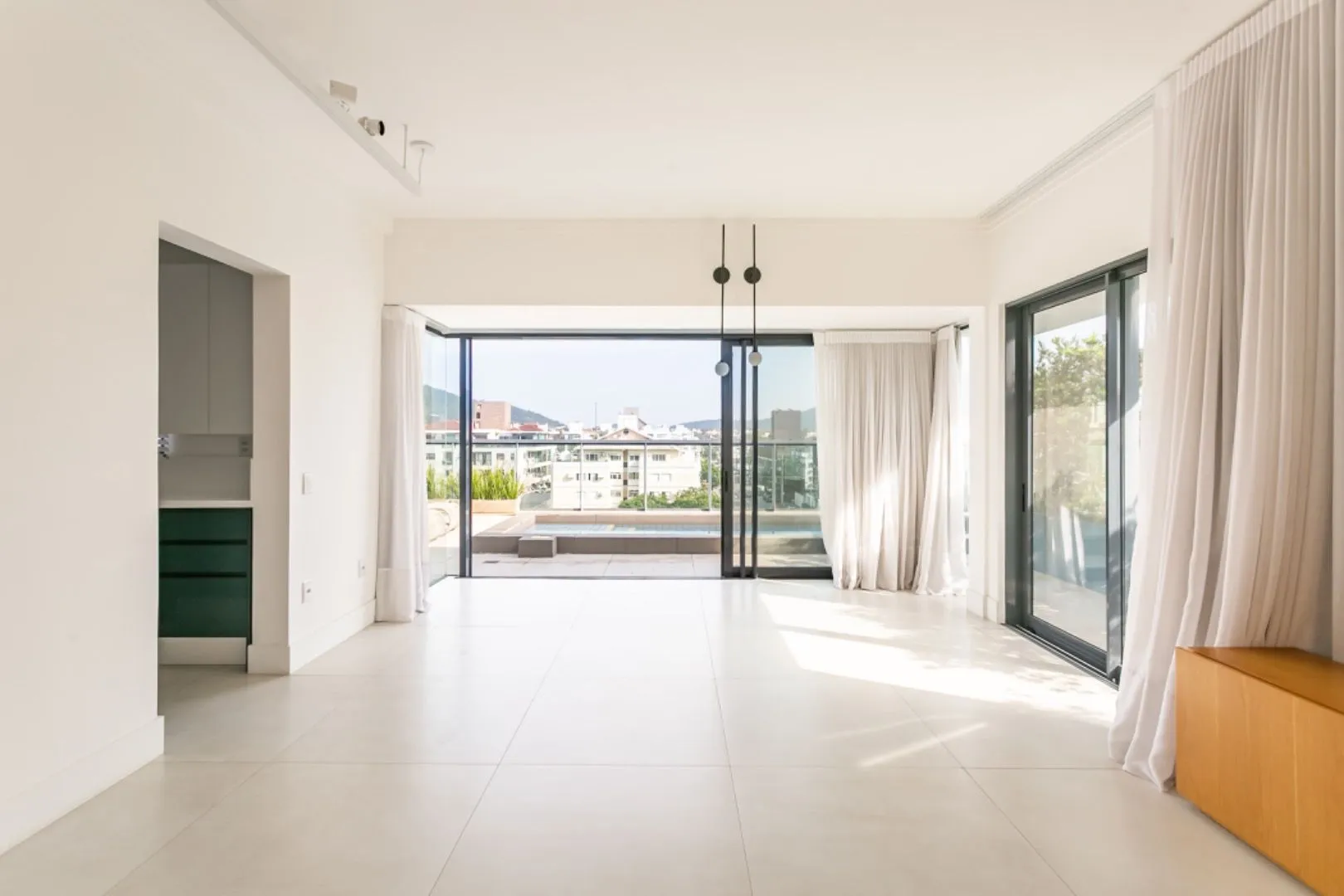 Penthouse with 2 en-suite bedrooms, 180 m² and 2 parking