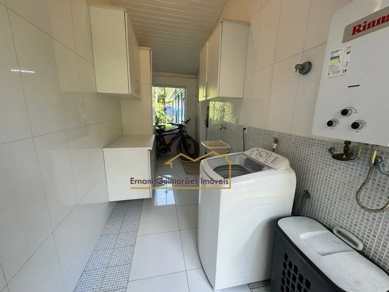 Casa térrea mobiliada com 4 dormitórios e 4 banheiros — photo 3