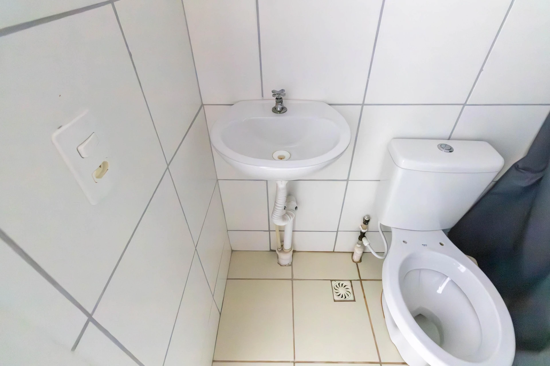 Квартира з 2 спальнями і 1 власною ванною без паркування — photo 25