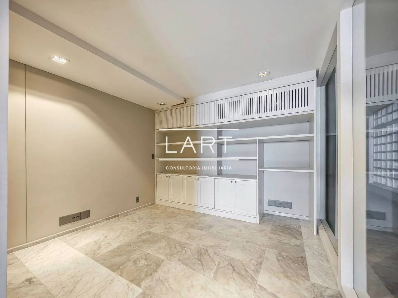 Furnished apartment, 465 m², with a water view — photo 21