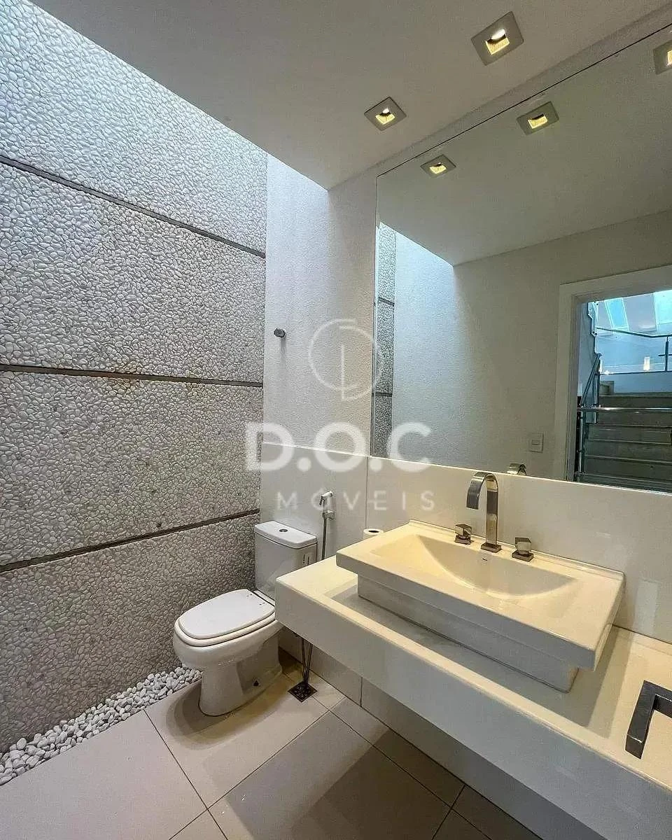 Floor-to-ceiling windows in a 5-bedroom house, 300 m² — photo 19