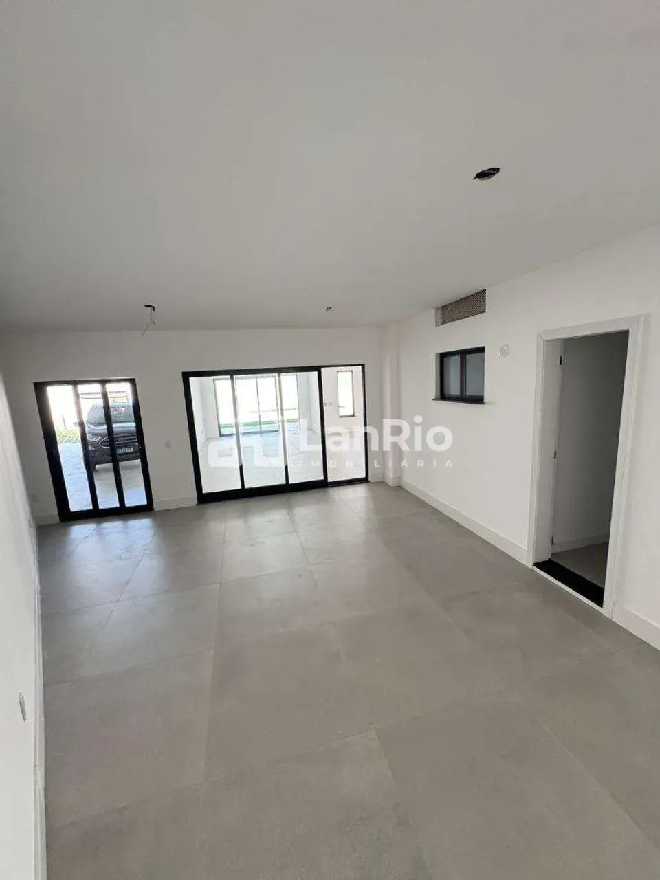 Casa com 4 quartos e 5 banheiros, 4 vagas e varanda — photo 8