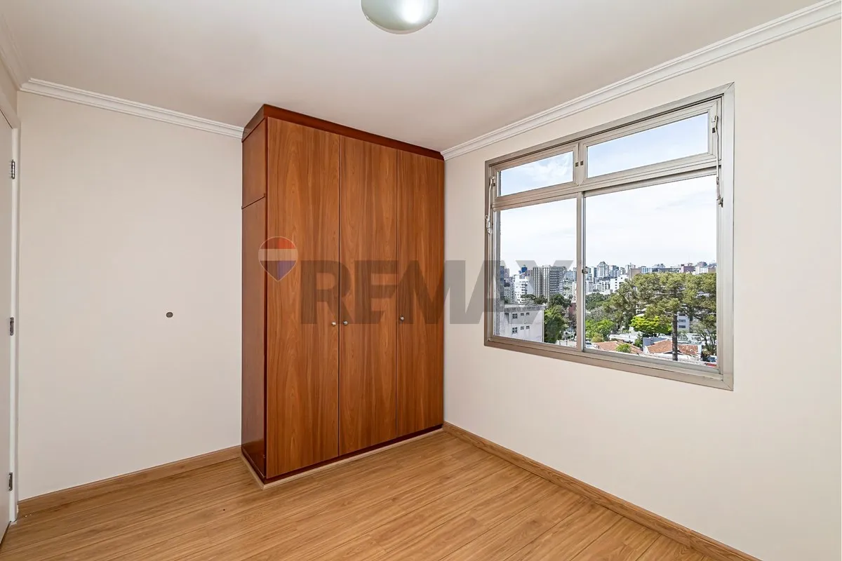 Wood or laminate floors in a 2-bedroom apartment, 70 m² — photo 33