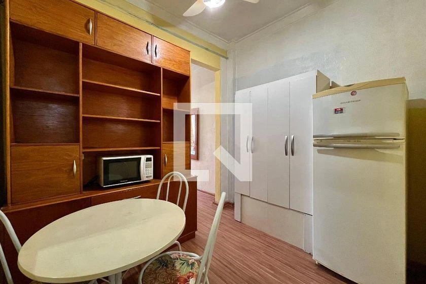 Furnished apartment, 31 m², with wood or laminate floors