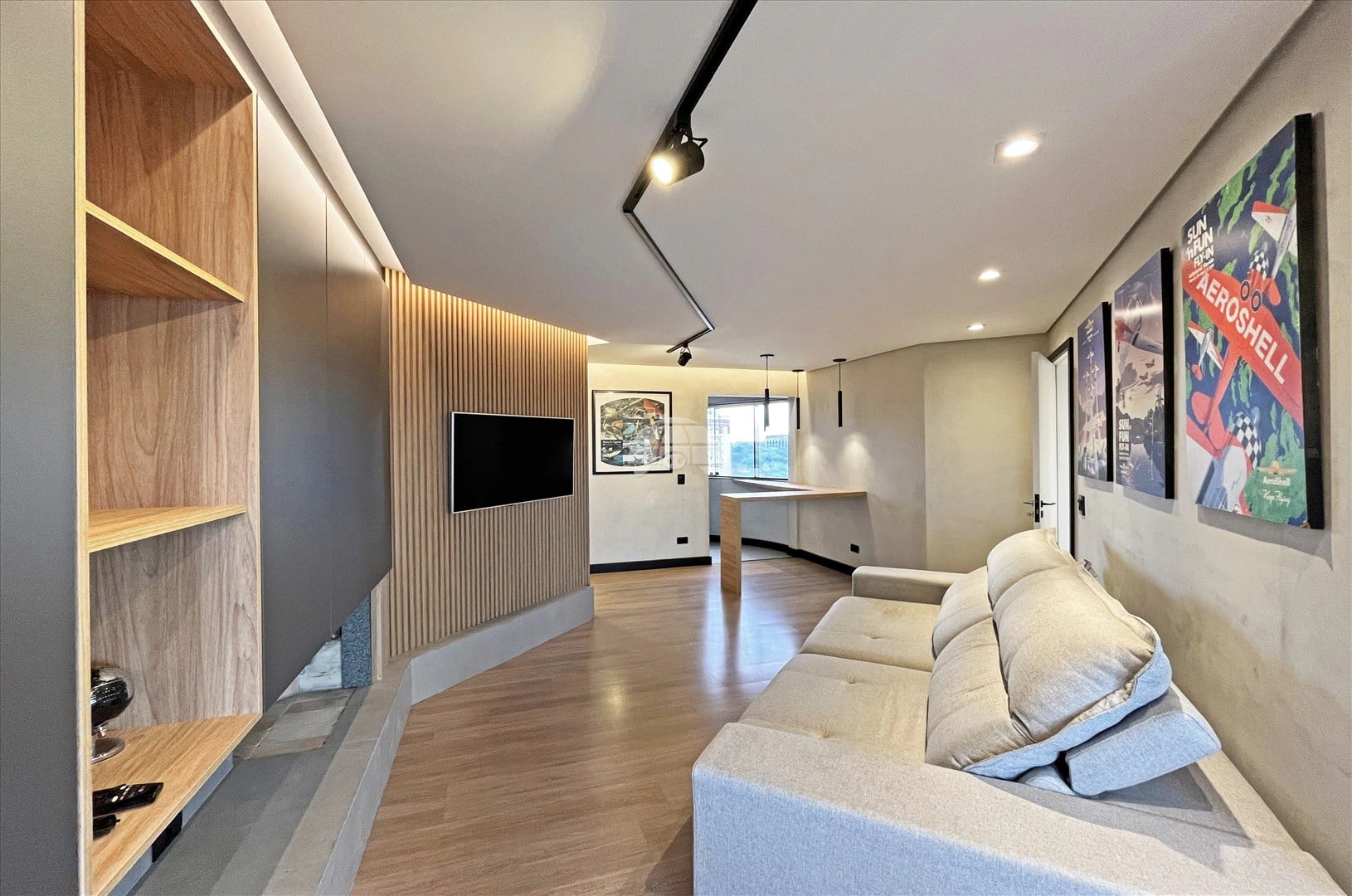 Apartment, 108 m², with wood or laminate floors — photo 3