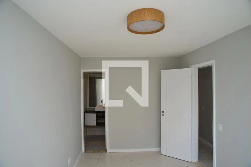 3-bedroom apartment in a building with a gym — photo 13