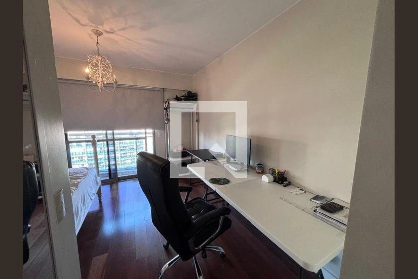 206 m² apartment with 4 en-suite bedrooms and glass balcony — photo 5