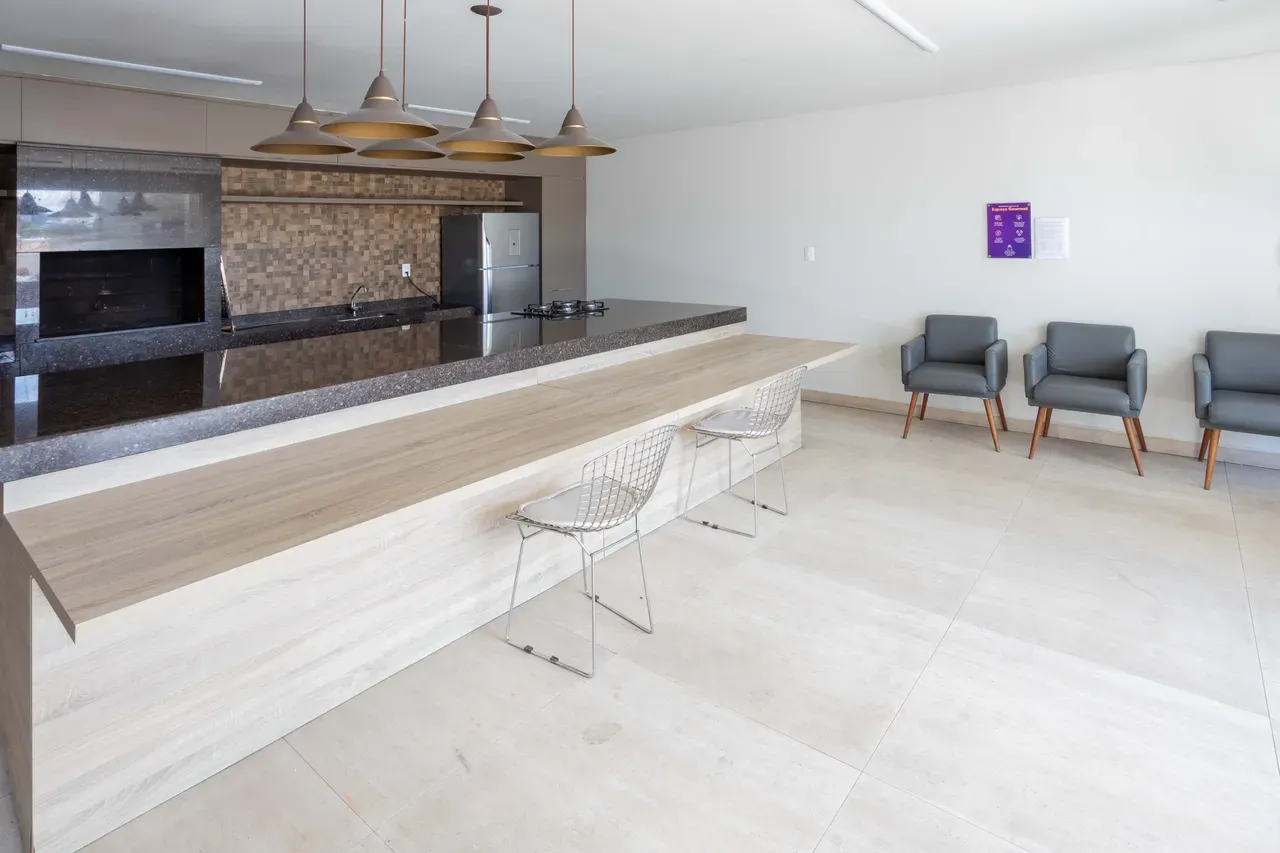 Furnished 2-bedroom apartment with open-plan kitchen — photo 13