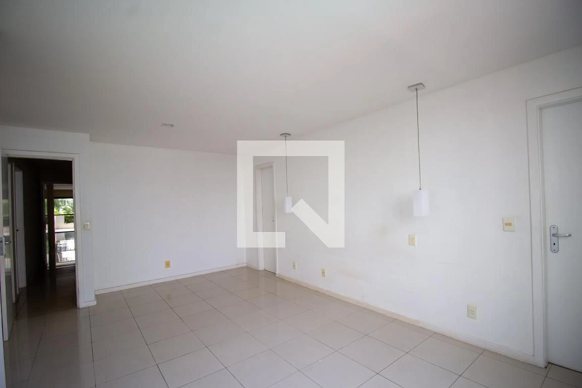3-bedroom apartment with enclosed kitchen and private garden — photo 5
