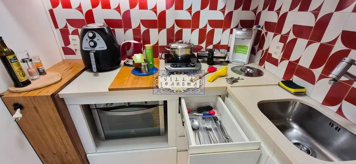 Furnished 1-bedroom apartment with open-plan kitchen — photo 13