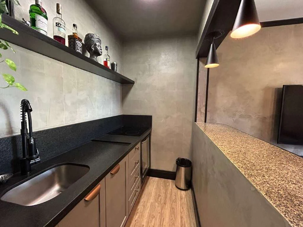 Apartamento de 1 dormitorio con cocina abierta y 108 m² — photo 2